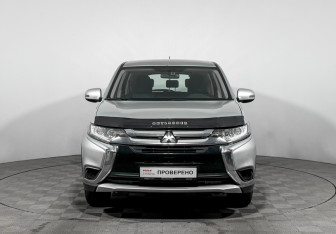 Подержанный автомобиль Mitsubishi Outlander 2016 года (2 фото)