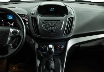 Подержанный автомобиль Ford Kuga 2016 года (14 фото)