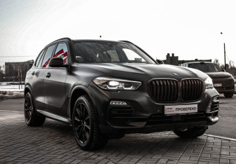 Подержанный автомобиль BMW X5 2019 года (4 фото)