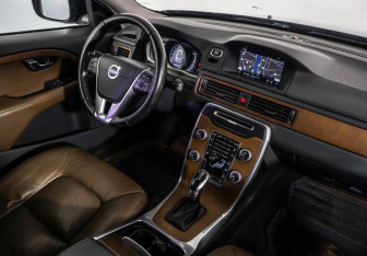 Подержанный автомобиль Volvo XC70 2015 года (9 фото)