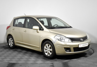 Подержанный автомобиль Nissan Tiida Hatchback 2013 года (3 фото)