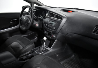Подержанный автомобиль Kia Ceed Wagon 2018 года (13 фото)