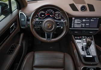 Подержанный автомобиль Porsche Cayenne 2019 года (12 фото)