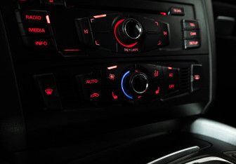 Подержанный автомобиль Audi Q5 2011 года (16 фото)