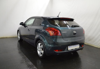 Подержанный автомобиль Kia Ceed Hatchback 2009 года (7 фото)
