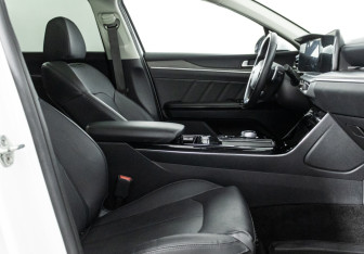 Подержанный автомобиль Kia K5 2022 года (17 фото)