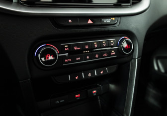 Подержанный автомобиль Kia Ceed Hatchback 2022 года (18 фото)