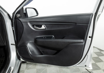 Подержанный автомобиль Kia Rio Hatchback 2021 года (22 фото)