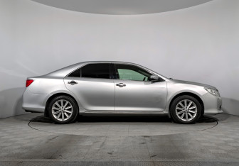 Подержанный автомобиль Toyota Camry Sedan 2011 года (4 фото)