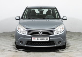 Подержанный автомобиль Renault Sandero 2011 года (2 фото)