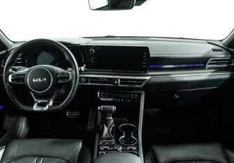 Подержанный автомобиль Kia K5 2022 года (13 фото)