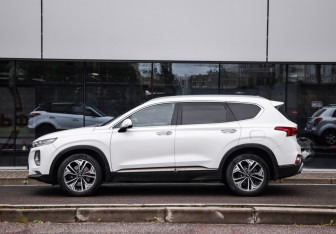 Подержанный автомобиль Hyundai Santa Fe 2019 года (9 фото)