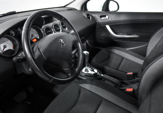 Подержанный автомобиль Peugeot 408 2013 года (9 фото)