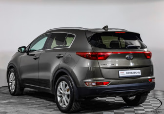 Подержанный автомобиль Kia Sportage 2016 года (7 фото)
