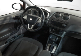 Подержанный автомобиль SEAT Ibiza Hatchback 2012 года (7 фото)