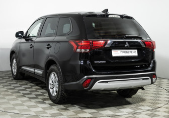 Подержанный автомобиль Mitsubishi Outlander 2020 года (7 фото)