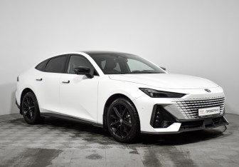 Подержанный автомобиль Changan UNI-V 2023 года (3 фото)