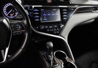 Подержанный автомобиль Toyota Camry Sedan 2019 года (18 фото)