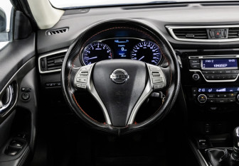 Подержанный автомобиль Nissan X-Trail 2015 года (14 фото)