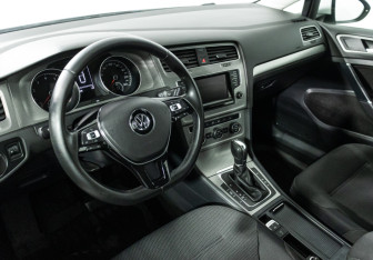 Подержанный автомобиль Volkswagen Golf Hatchback 2013 года (11 фото)
