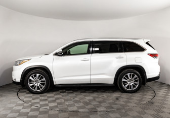 Подержанный автомобиль Toyota Highlander 2014 года (9 фото)