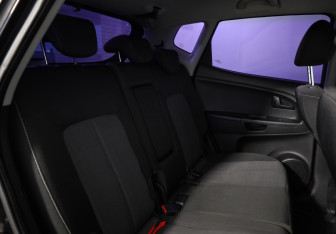 Подержанный автомобиль Kia Venga 2012 года (13 фото)