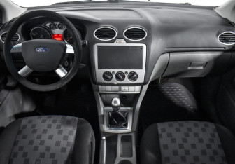 Подержанный автомобиль Ford Focus Sedan 2009 года (13 фото)