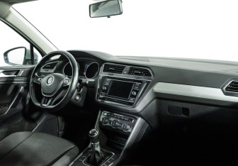 Подержанный автомобиль Volkswagen Tiguan 2018 года (9 фото)