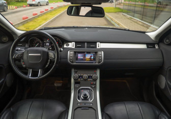 Подержанный автомобиль Land Rover Range Rover Evoque 2017 года (12 фото)