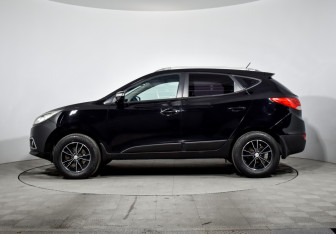 Подержанный автомобиль Hyundai ix35 2012 года (8 фото)