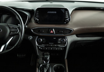 Подержанный автомобиль Hyundai Santa Fe 2019 года (14 фото)