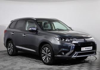 Подержанный автомобиль Mitsubishi Outlander 2019 года (3 фото)