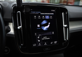Подержанный автомобиль Volvo XC40 2019 года (15 фото)