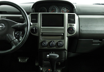 Подержанный автомобиль Nissan X-Trail 2006 года (14 фото)
