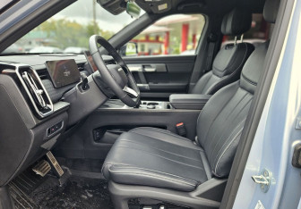 Подержанный автомобиль Jaecoo J7 2024 года (11 фото)