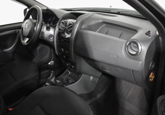 Подержанный автомобиль Renault Duster 2018 года (12 фото)