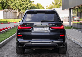 Подержанный автомобиль BMW X7 2019 года (7 фото)