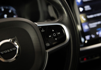 Подержанный автомобиль Volvo V60 2019 года (22 фото)