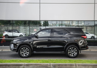 Подержанный автомобиль Toyota Fortuner 2021 года (9 фото)