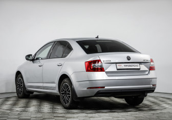 Подержанный автомобиль Skoda Octavia Liftback 2018 года (7 фото)
