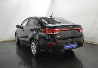 Подержанный автомобиль Kia Rio Sedan 2018 года (7 фото)