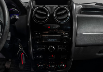Подержанный автомобиль Renault Duster 2016 года (16 фото)