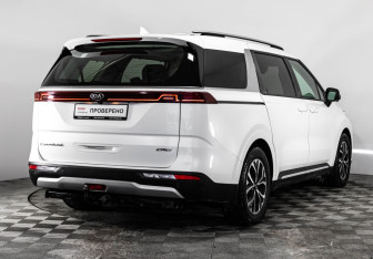 Подержанный автомобиль Kia Carnival 2021 года (5 фото)