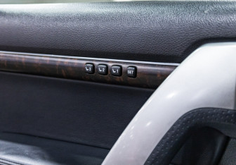 Подержанный автомобиль Toyota Land Cruiser Suv 2012 года (17 фото)