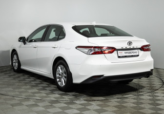 Подержанный автомобиль Toyota Camry Sedan 2018 года (7 фото)