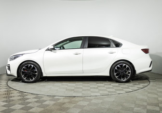 Подержанный автомобиль Kia Cerato Sedan 2019 года (8 фото)