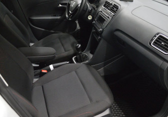 Подержанный автомобиль Volkswagen Polo Sedan 2017 года (12 фото)