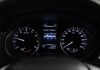 Подержанный автомобиль Nissan X-Trail 2016 года (12 фото)