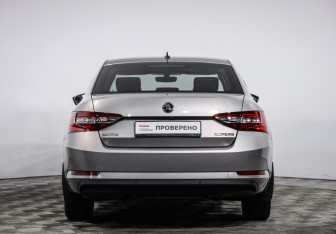 Подержанный автомобиль Skoda Superb Liftback 2018 года (6 фото)