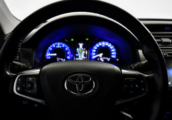 Подержанный автомобиль Toyota Camry Sedan 2016 года (10 фото)